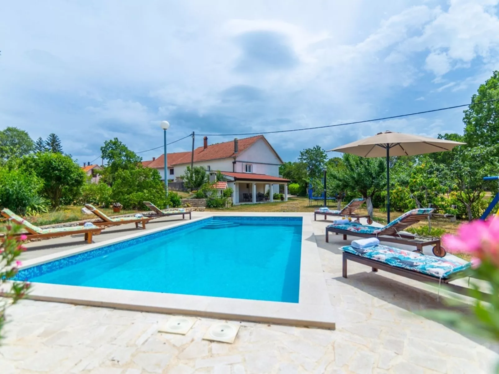 Villa Mia Flora mit Pool