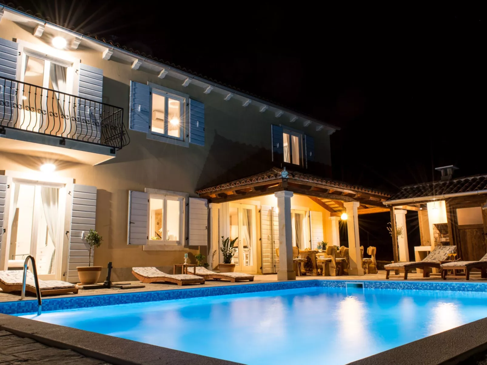 Nettes Ferienhaus in Smoljanci mit Privatem Pool