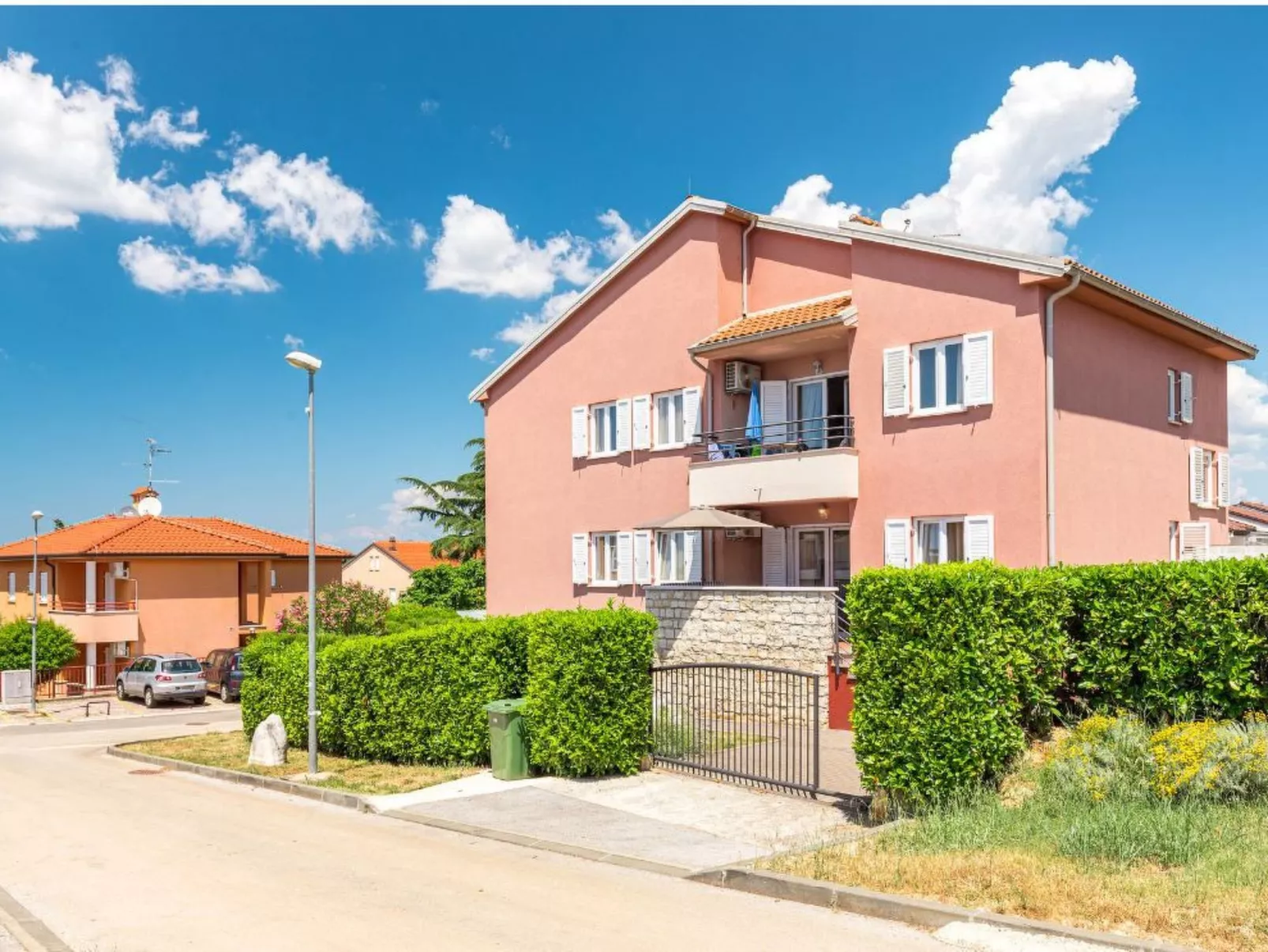 Strandnahe Ferienwohnung mit großem Garten