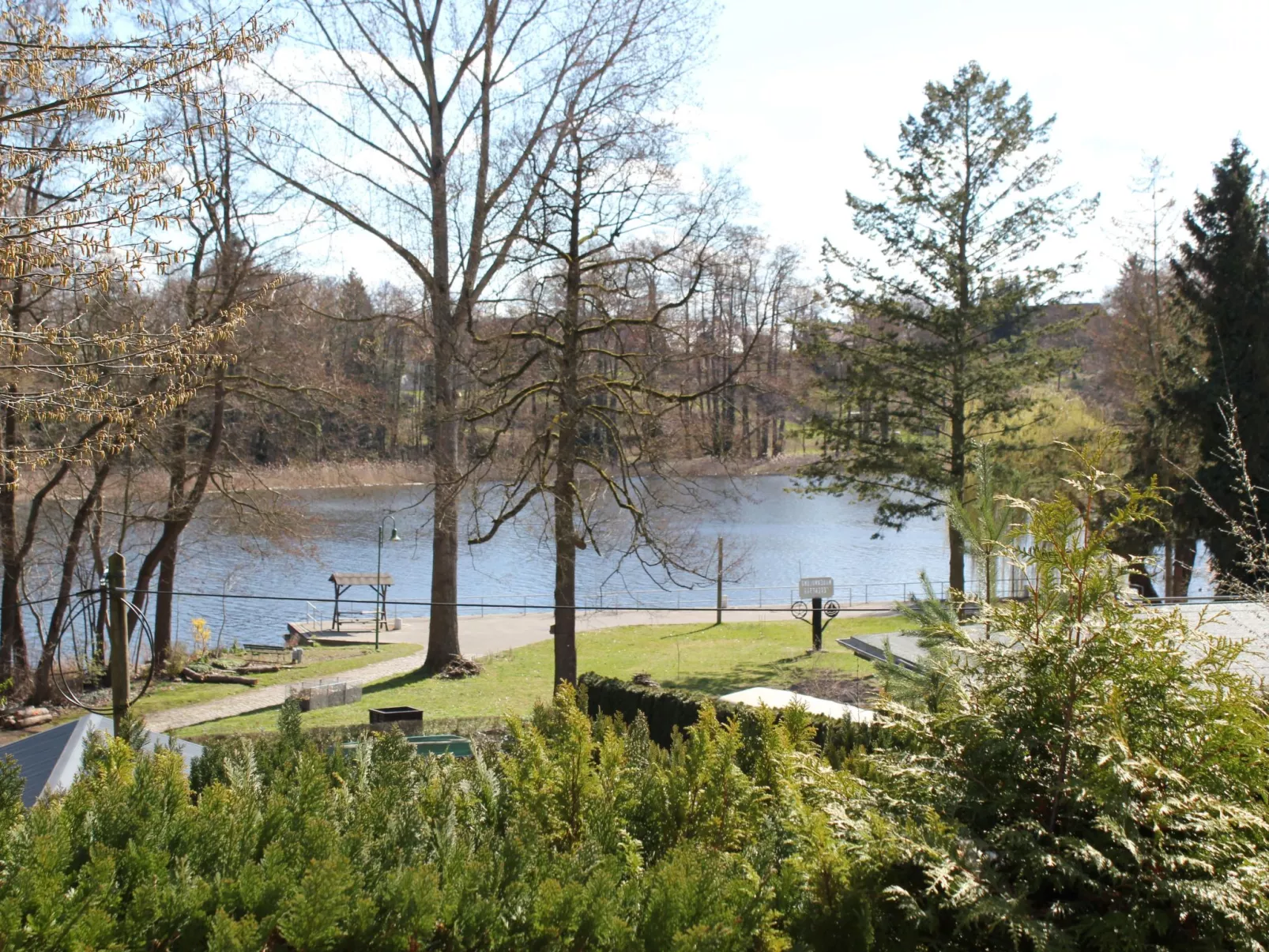 In Süd-Waldhanglage mit tollem Seeblick