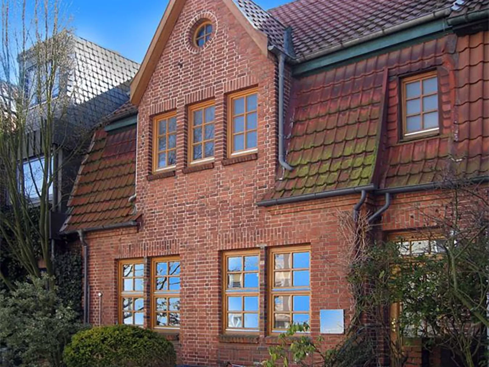 Zentrale Wohnung mit Klavier, Kunst und Design