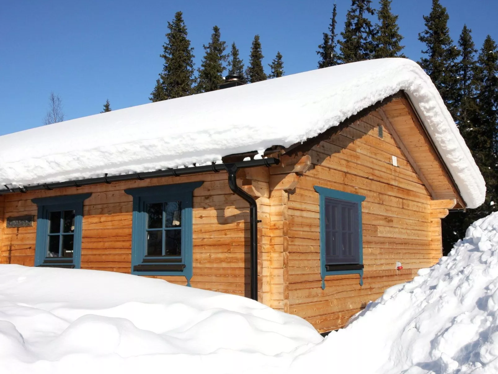 Gemütliches Blockhaus mit Kamin im Oviksfjäll