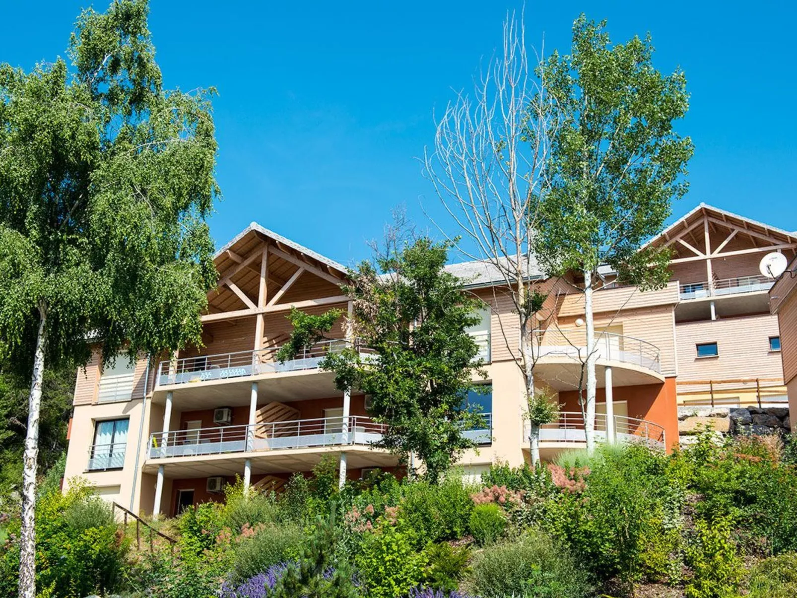 Mit Blick auf das Wasser