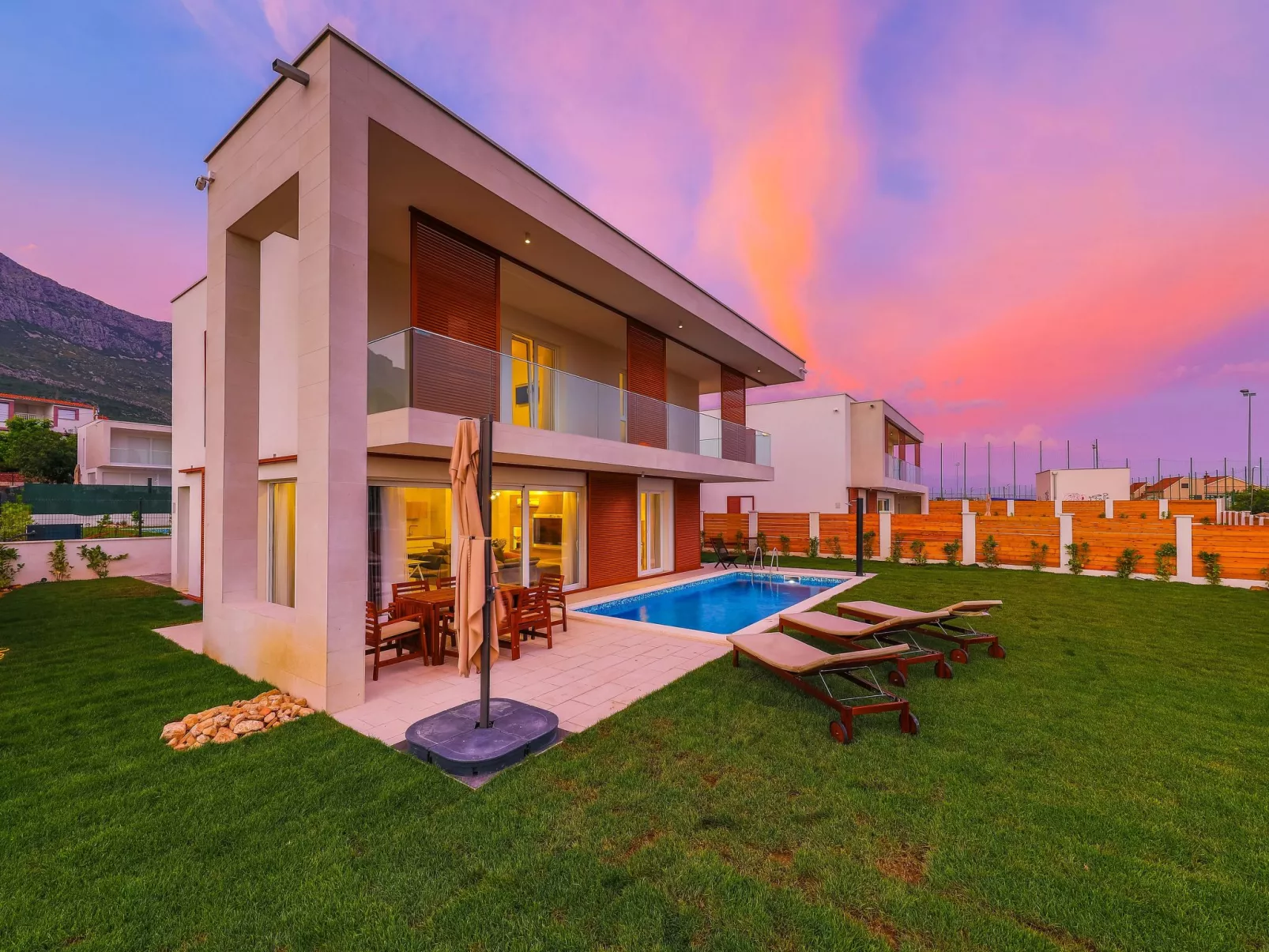 Modern eingerichtete Villa Ingrid mit beheiztem Pool