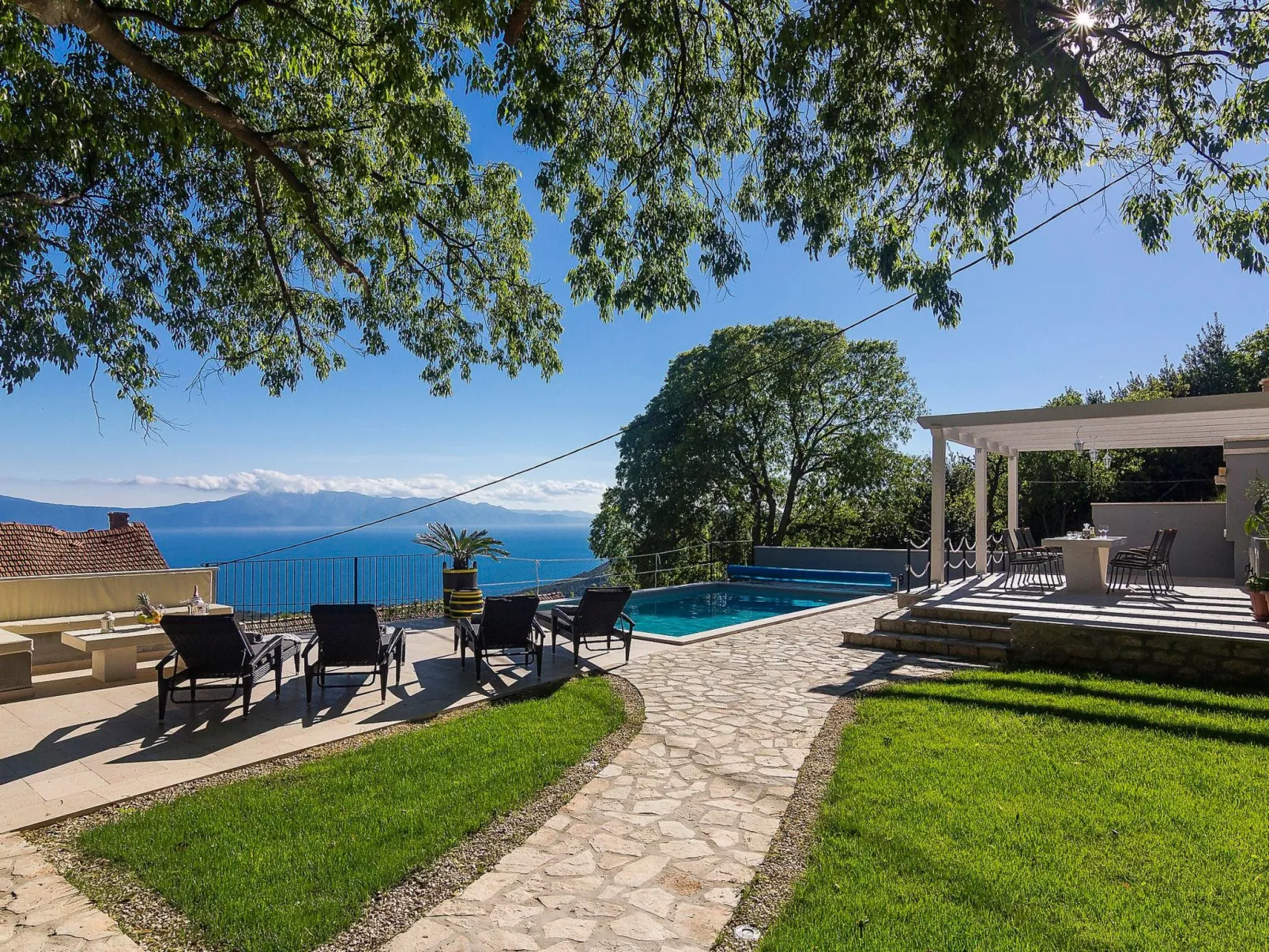 Schönes Steinhaus mit beheiztem Pool, Terrasse m