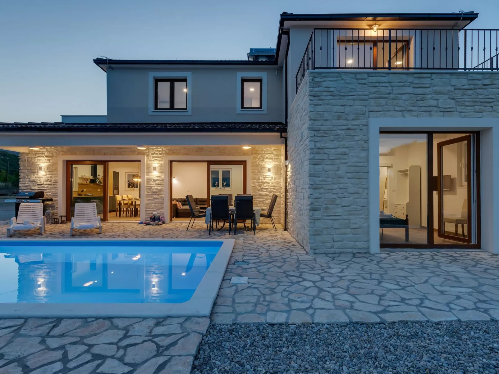 Alleinstehende Villa Slime mit Pool und Garten