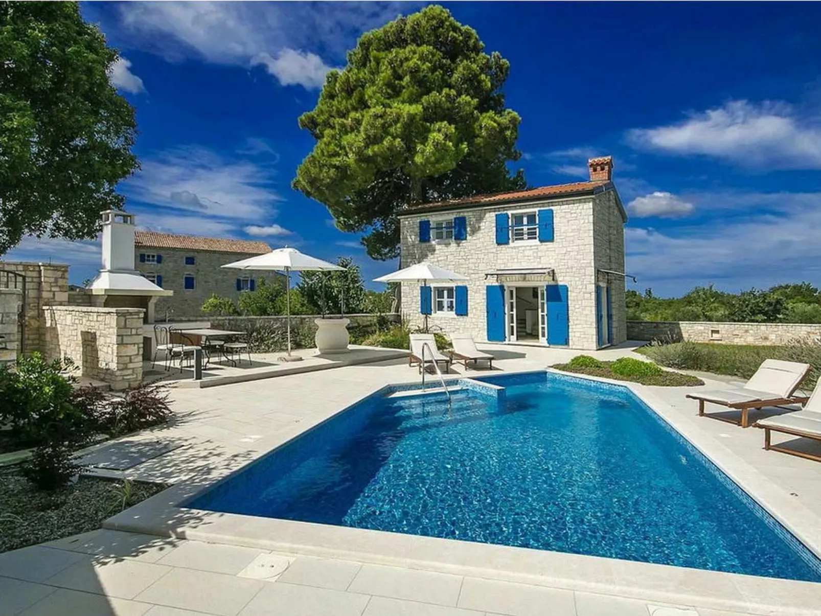 Villa Lenka mit Pool