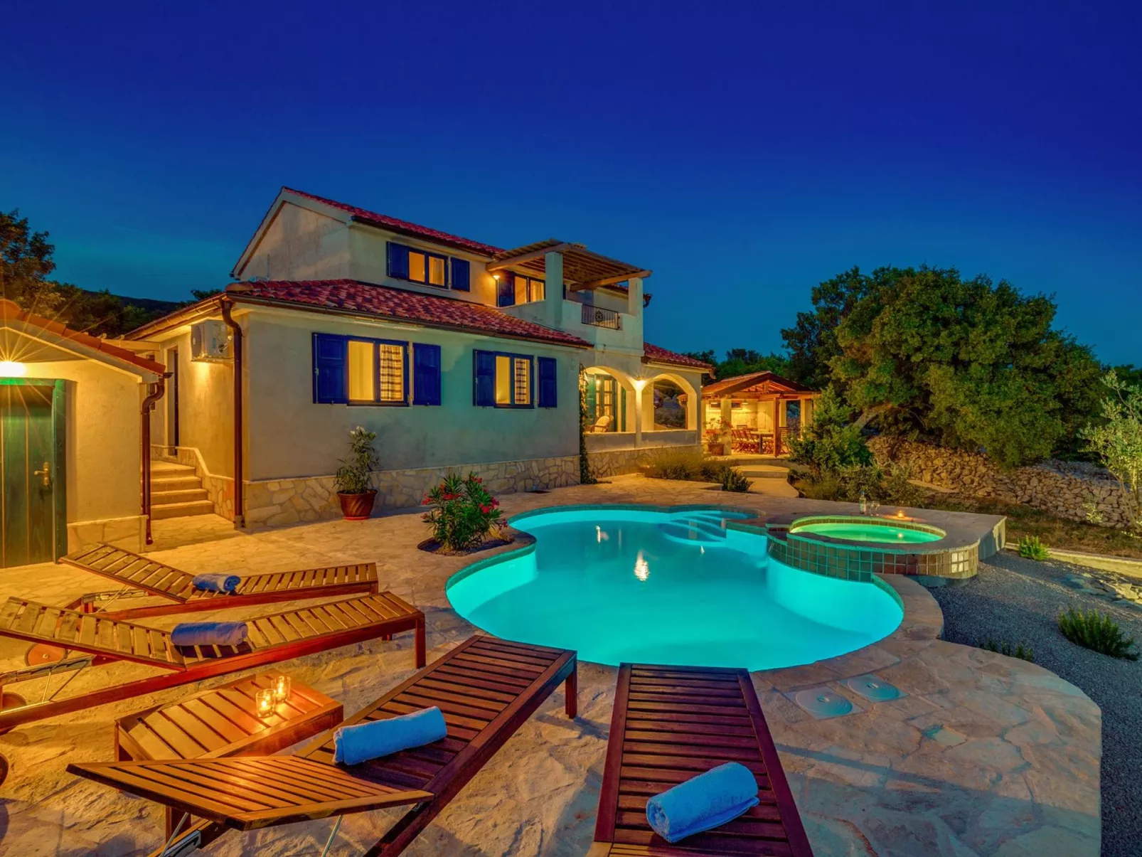 Ferienvilla mit Blick auf das Wasser