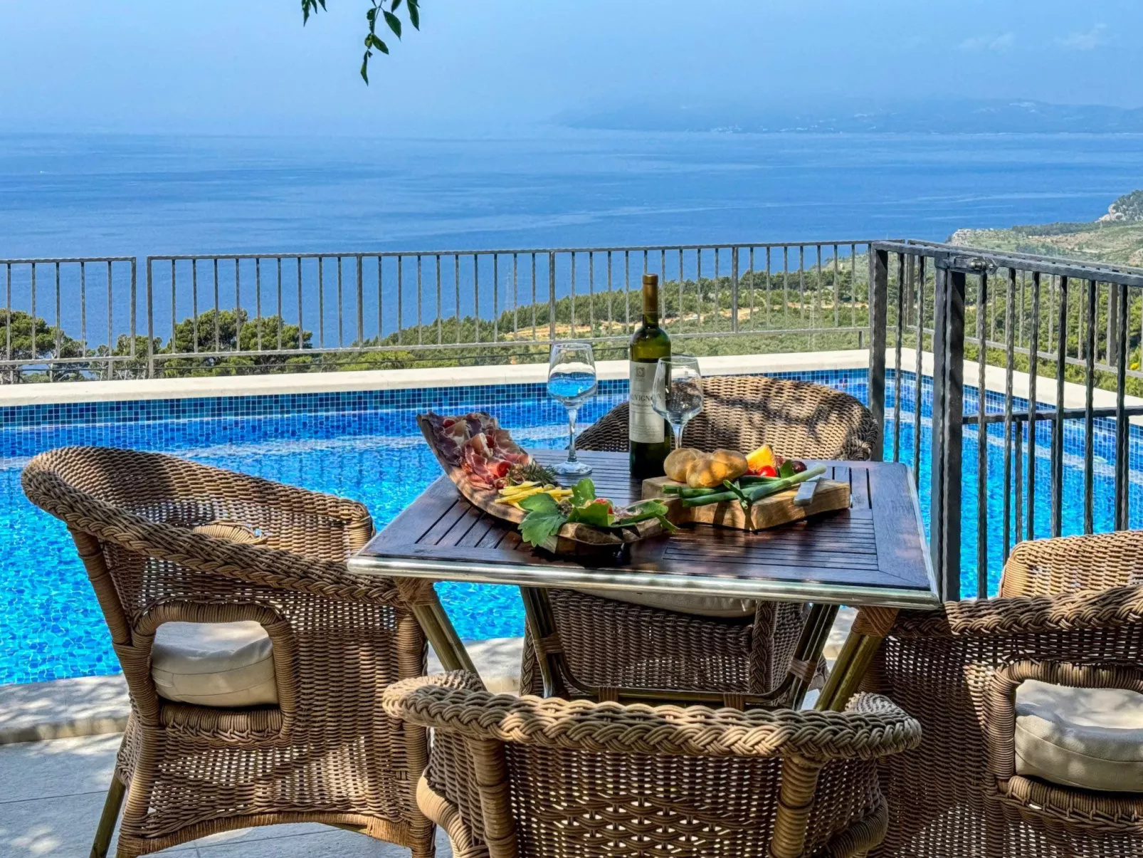 Charmantes Steinhaus mit Pool und Meerblick