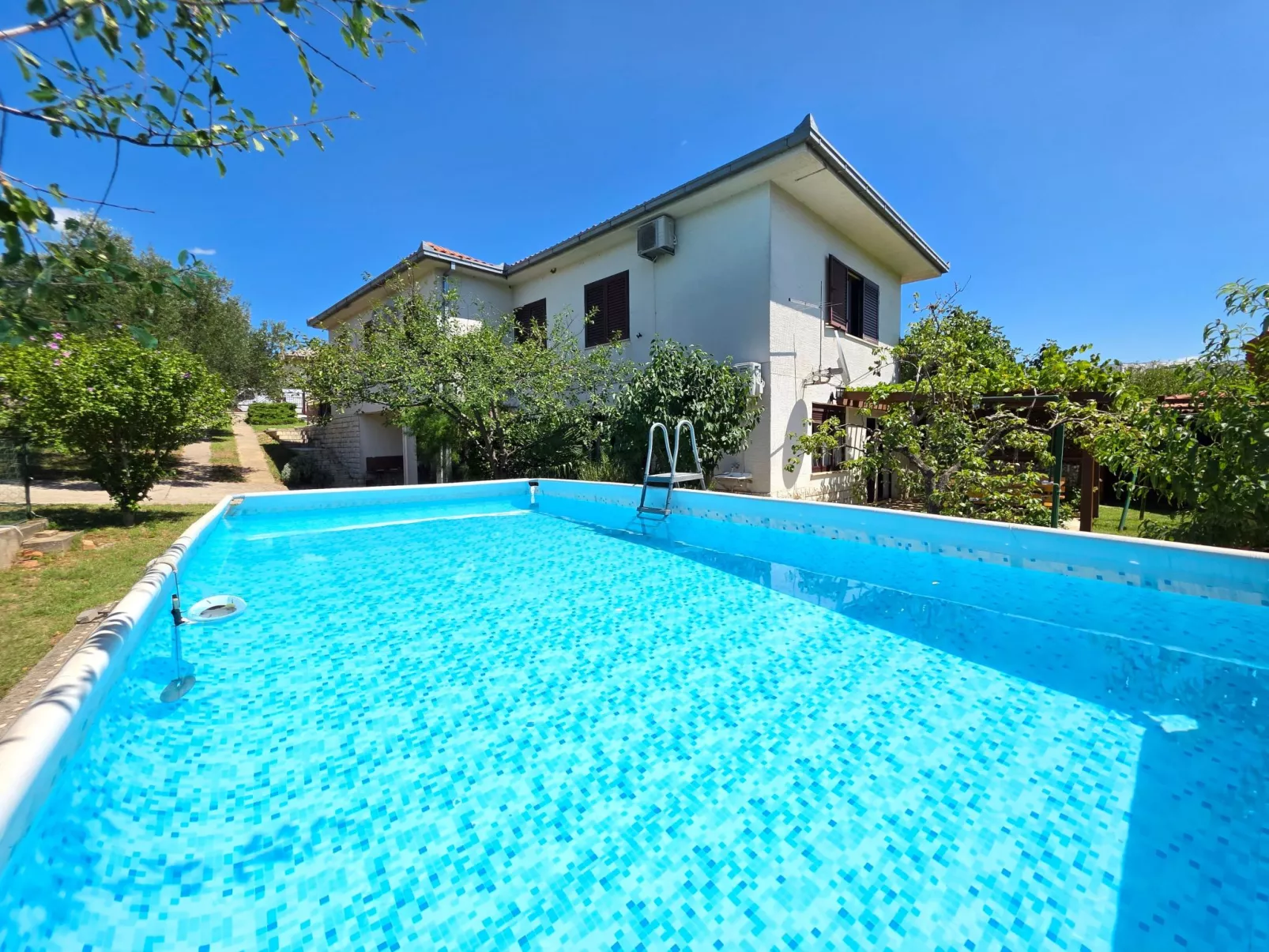 In Novi Vinodolski mit Grill, Terrasse und Garten