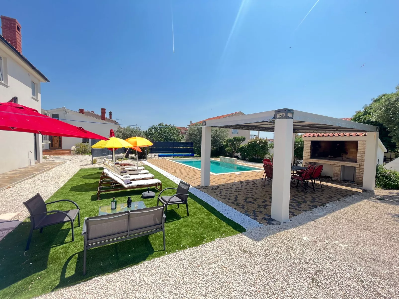 Mit privatem beheiztem Schwimmbad