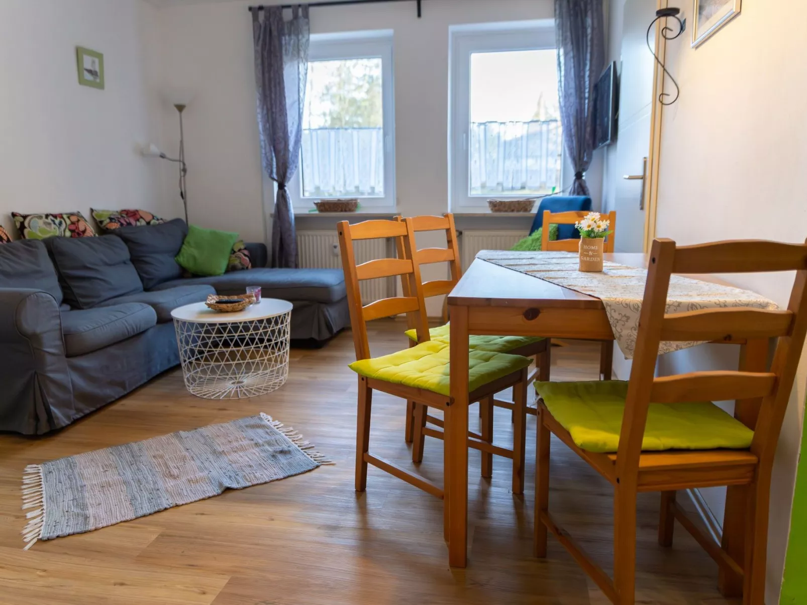 Mit Balkon und zwei Schlafzimmern