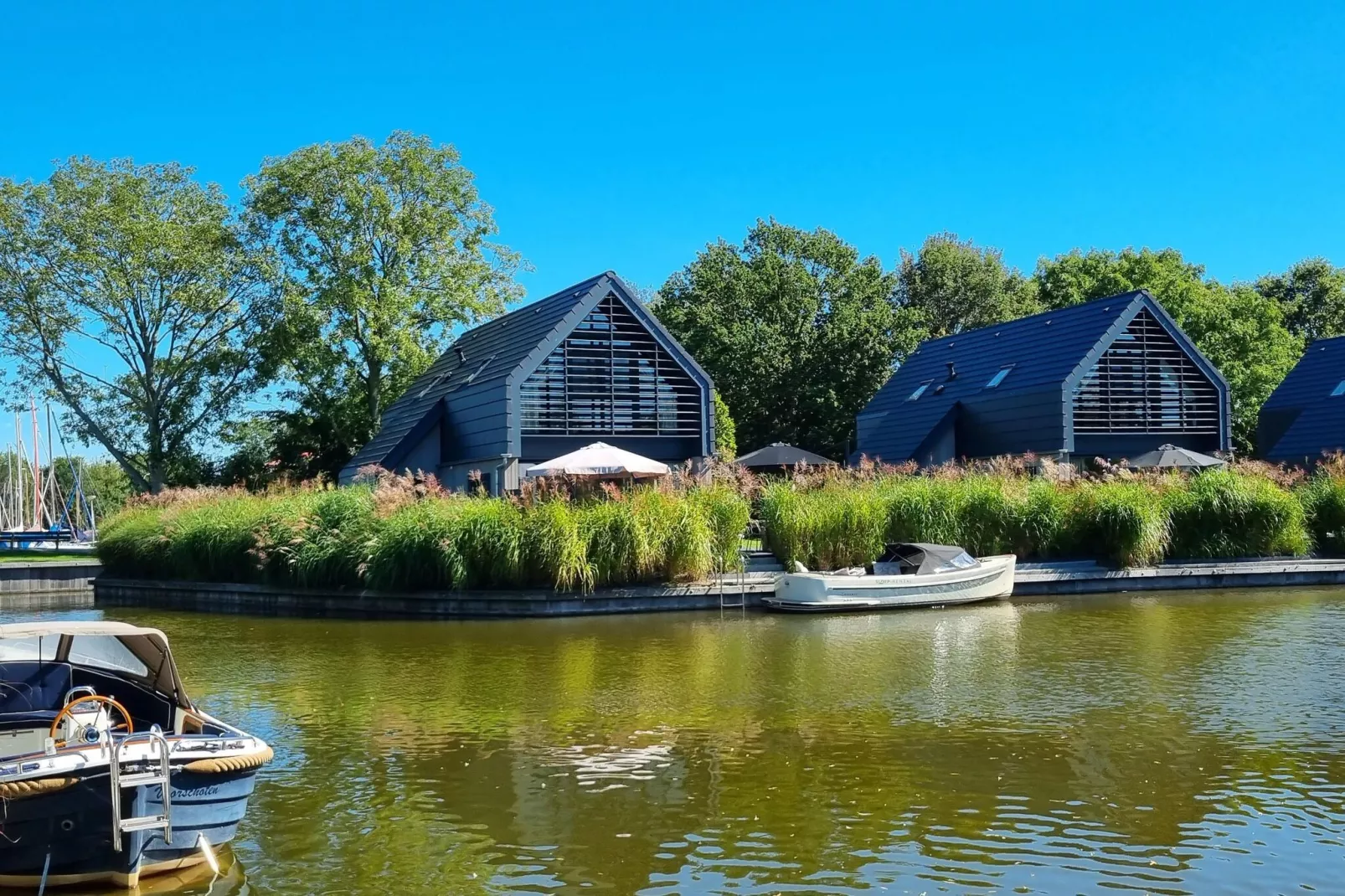 Watervilla Acht-Buitenkant zomer