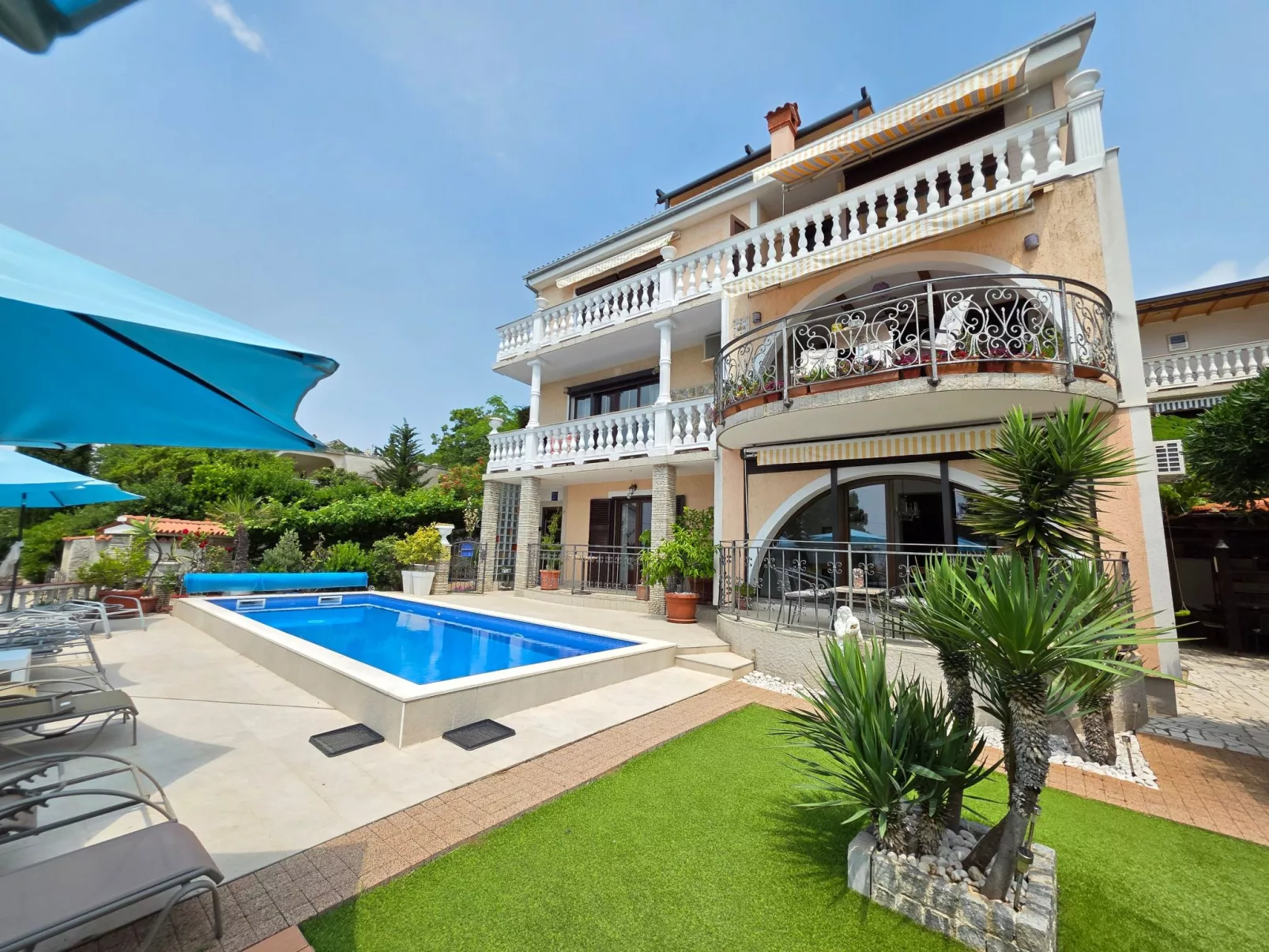 Appartement mit Balkon und Meerblick