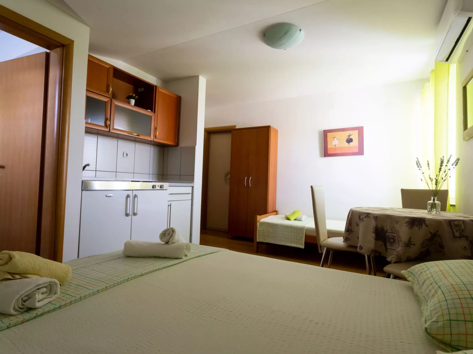 Buka Calm VII' Studio