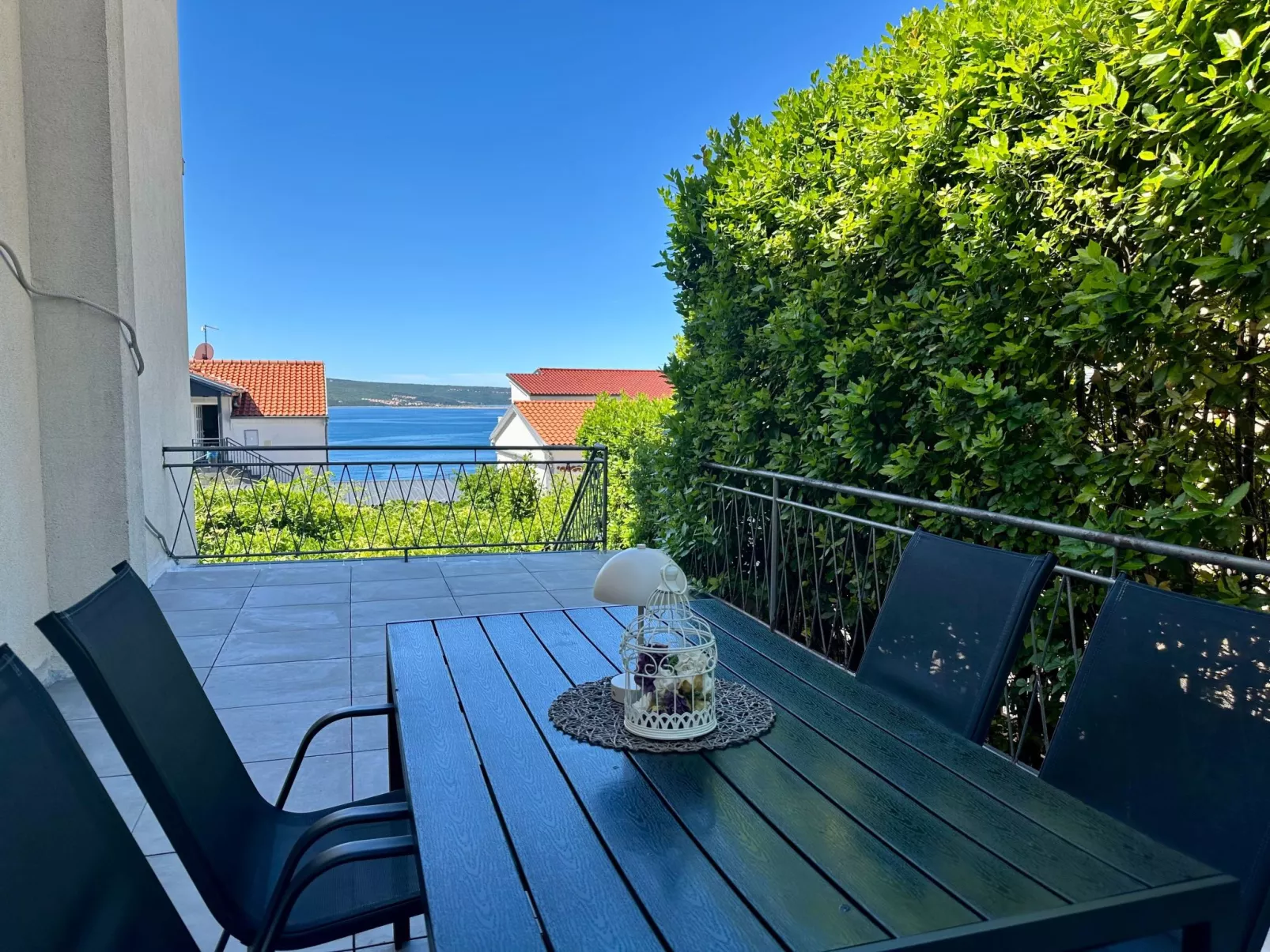 Wohnung in Dramalj mit Garten, Terrasse und Grill