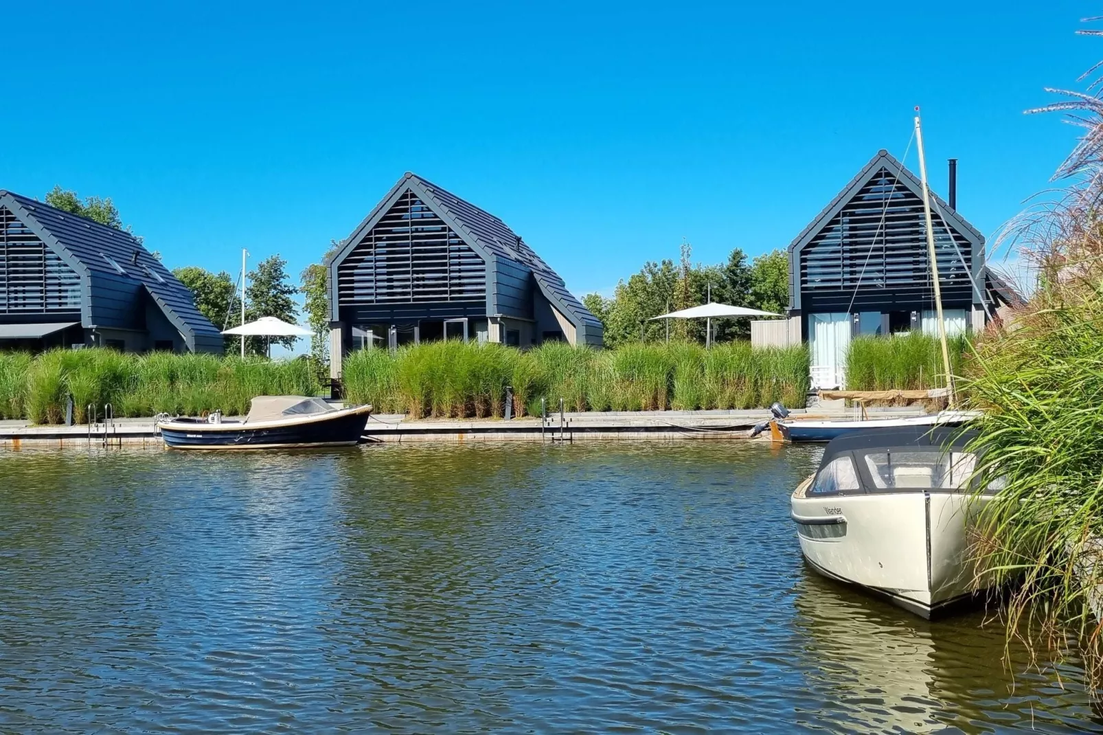 Watervilla Ien-Buitenkant zomer