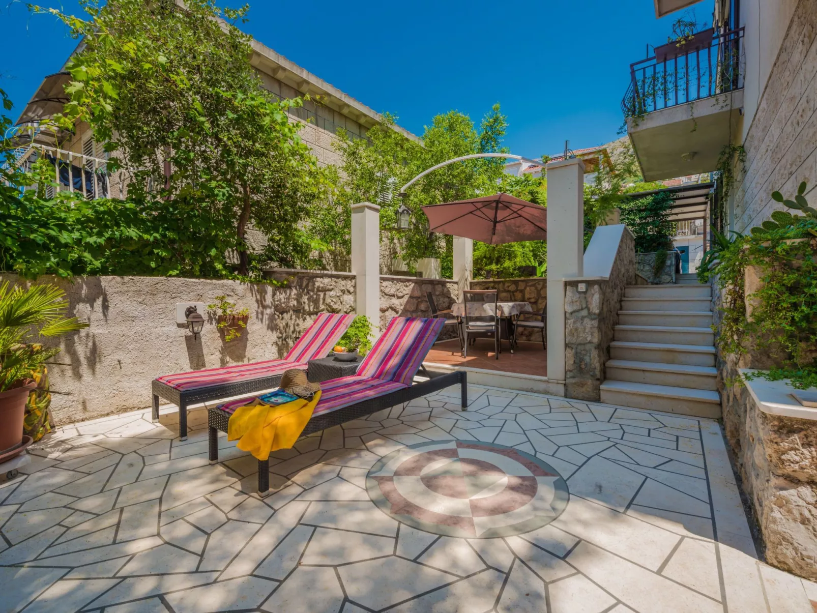 Ivona mit Terrasse und Außendusche