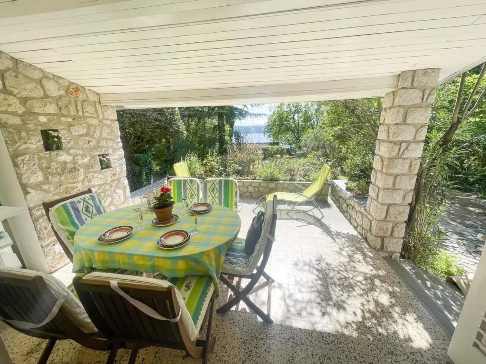 In Jadranovo mit Terrasse und Grill