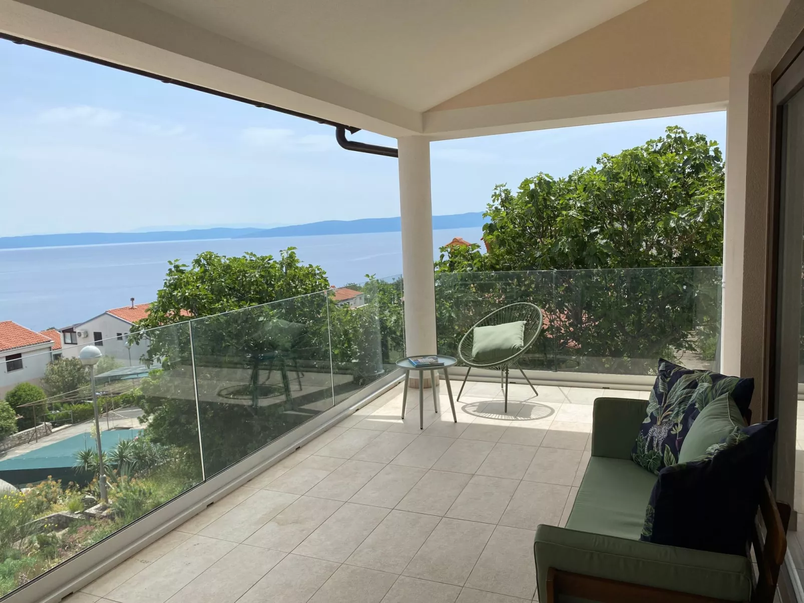 Frisch renovierte Ferienwohnung mit Meerblick