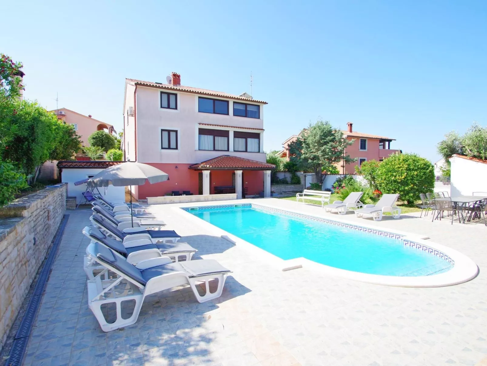 In Banjole mit Gemeinschaftspool