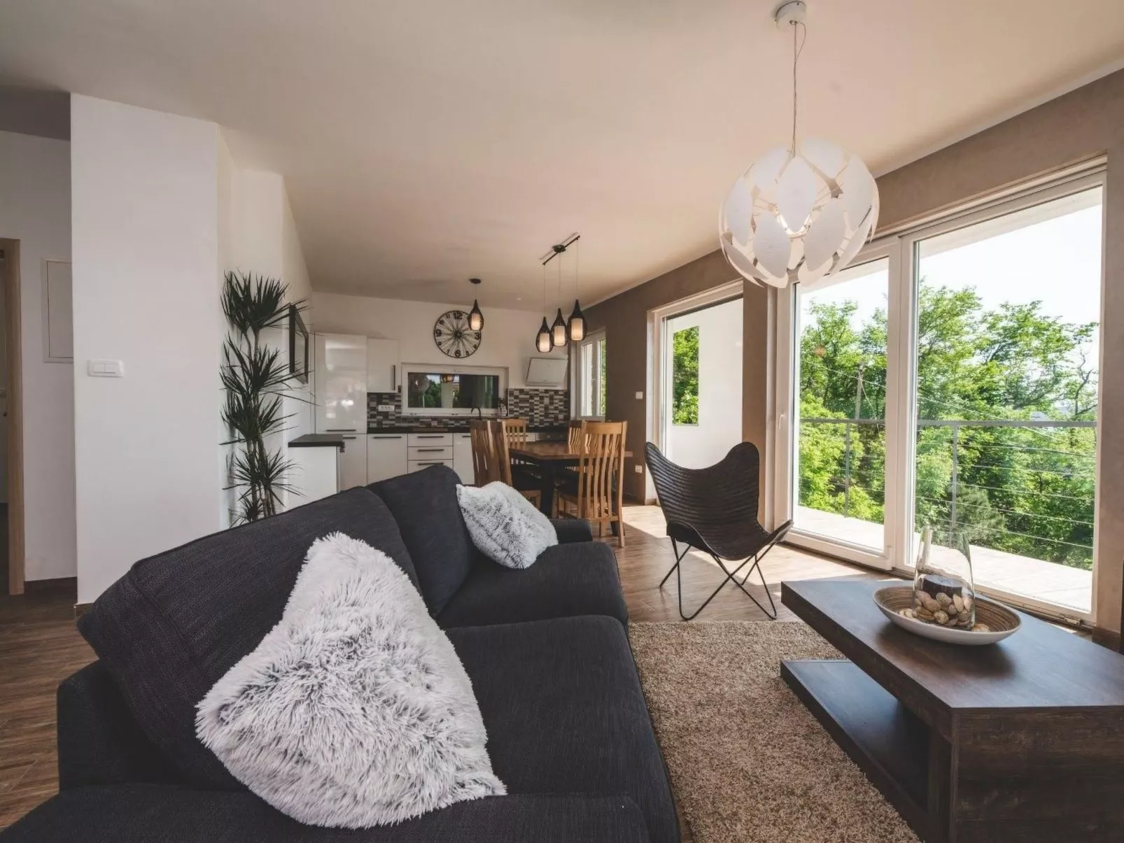 Für 7 Personen und 1 Kind