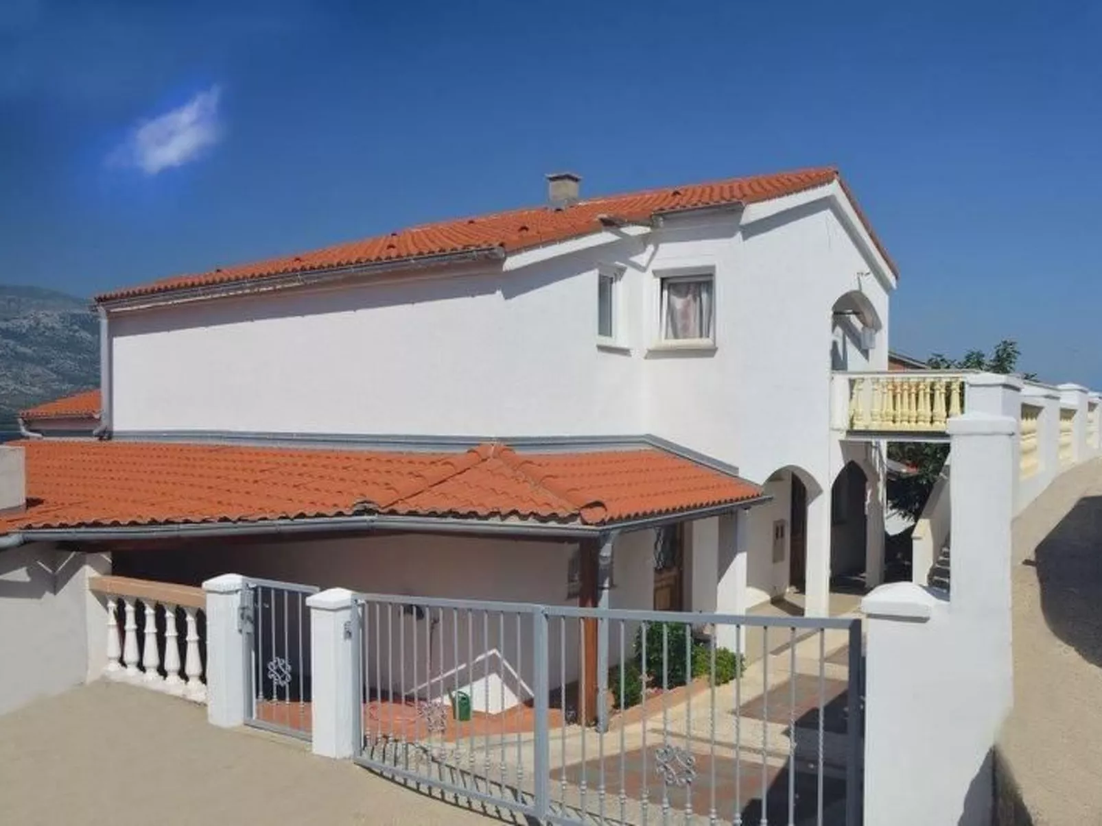 Vesna 1  mit Meerblick