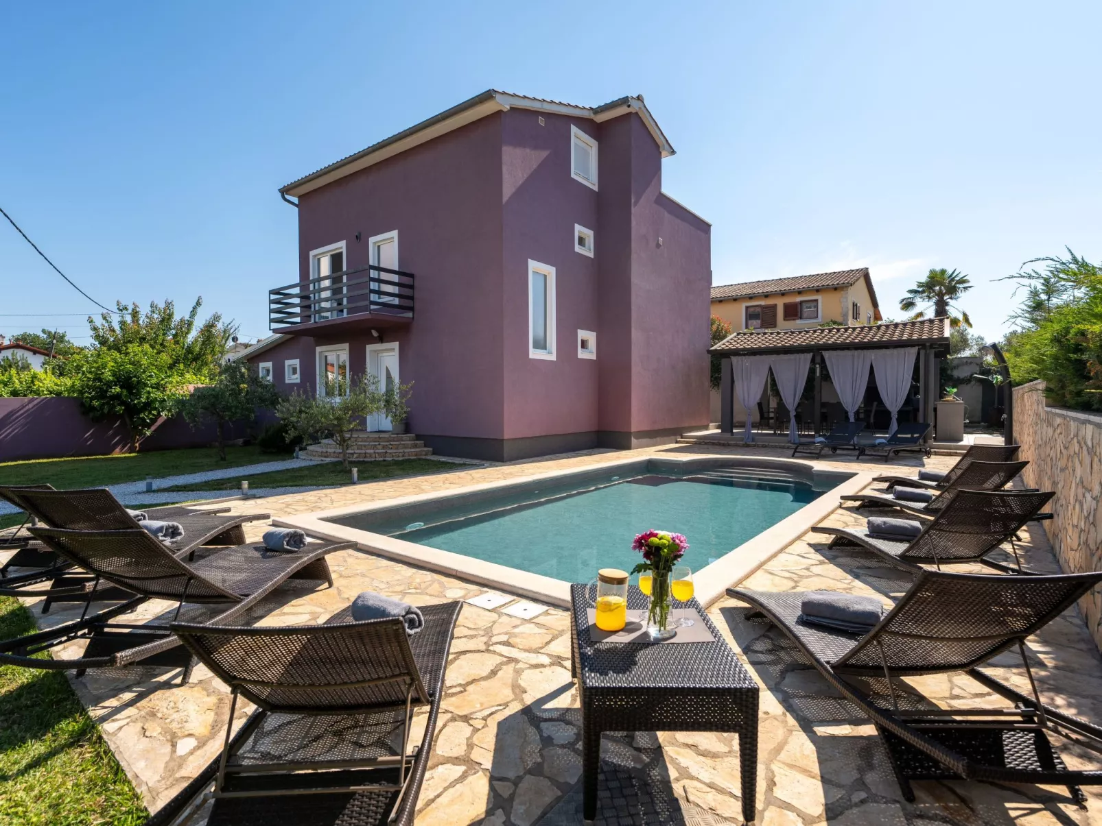 Casa Viola mit Pool, unweit von Lanterna Resort