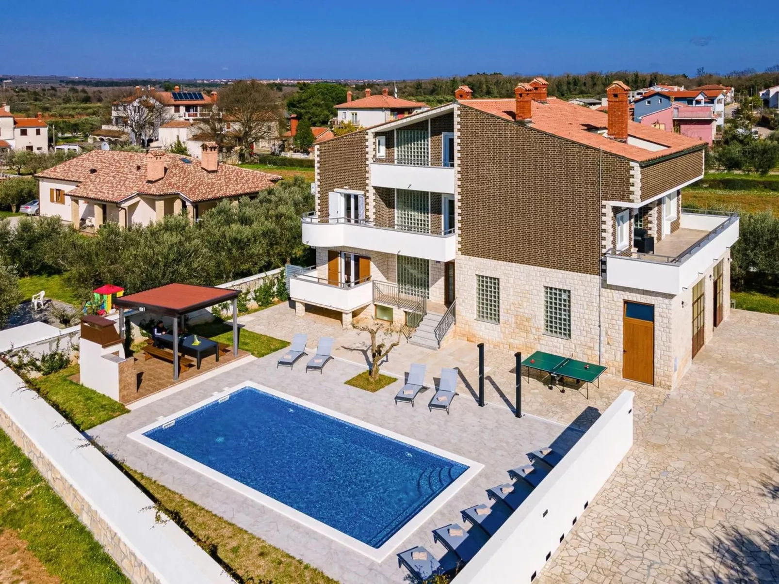 Ferienvilla "Villa Berg" mit privatem Pool