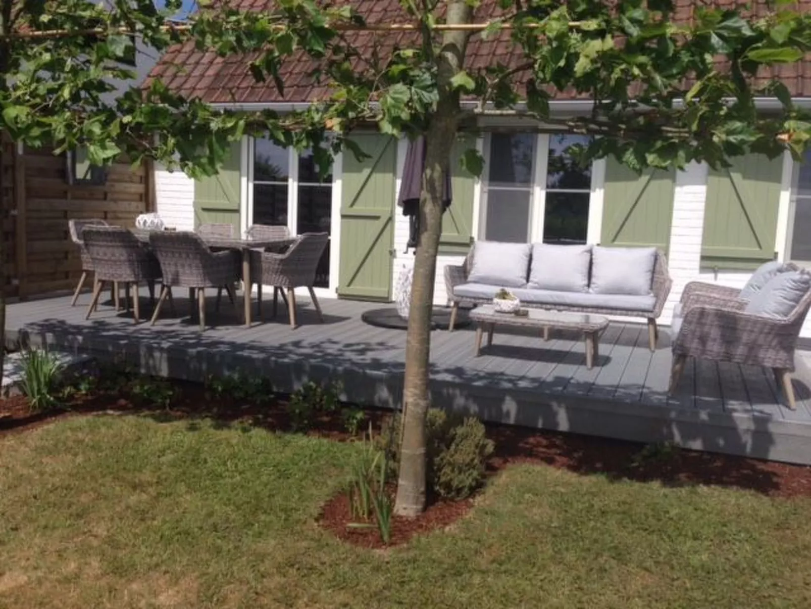 Windekind mit Blick auf die Felder