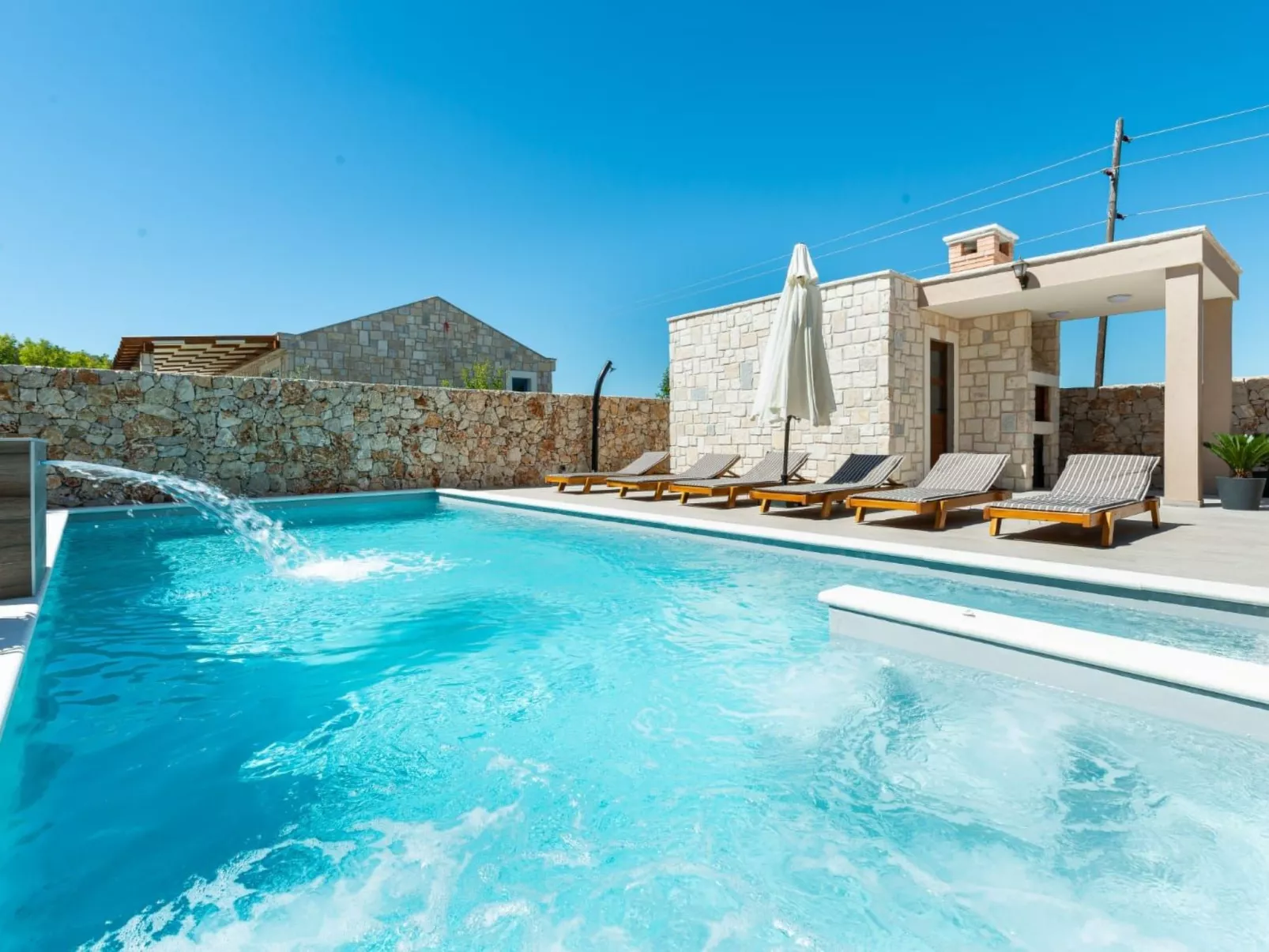 Villa Vid 03 mit beheiztem Pool -TA Leut Agency