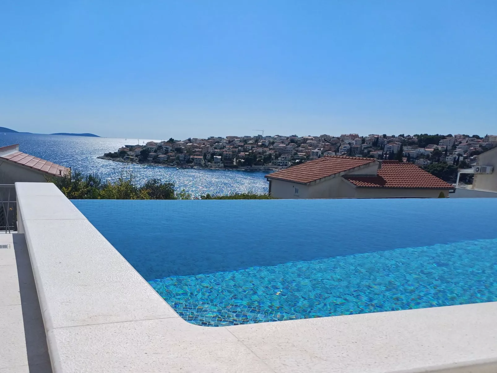 Beheizter Infinity-Pool, Appartement mit Meerblick 2