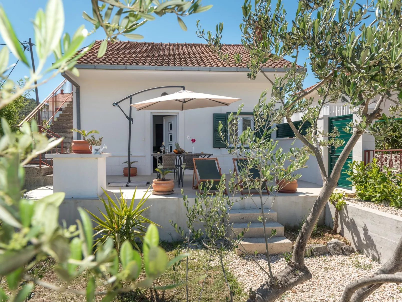 Modernes Ferienhaus mit Terrasse und Meerblick
