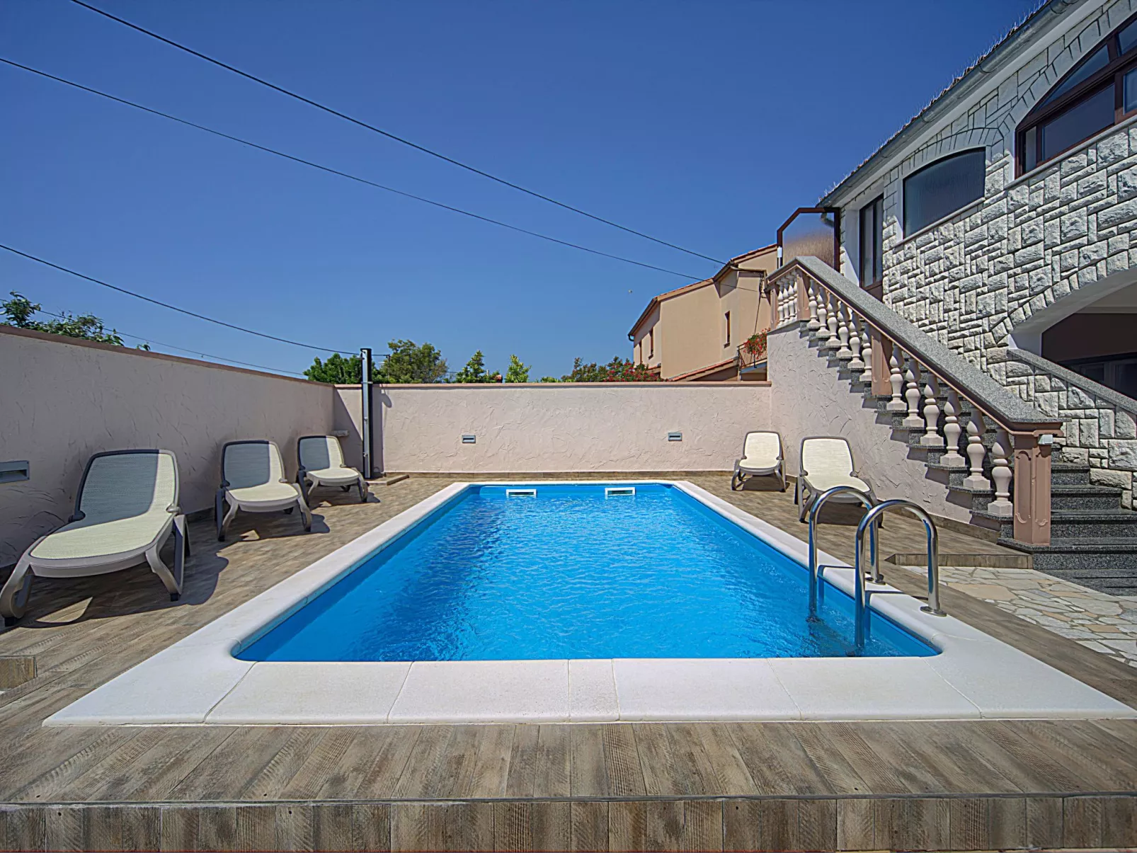 Villa mit Garten, Grill und Terrasse