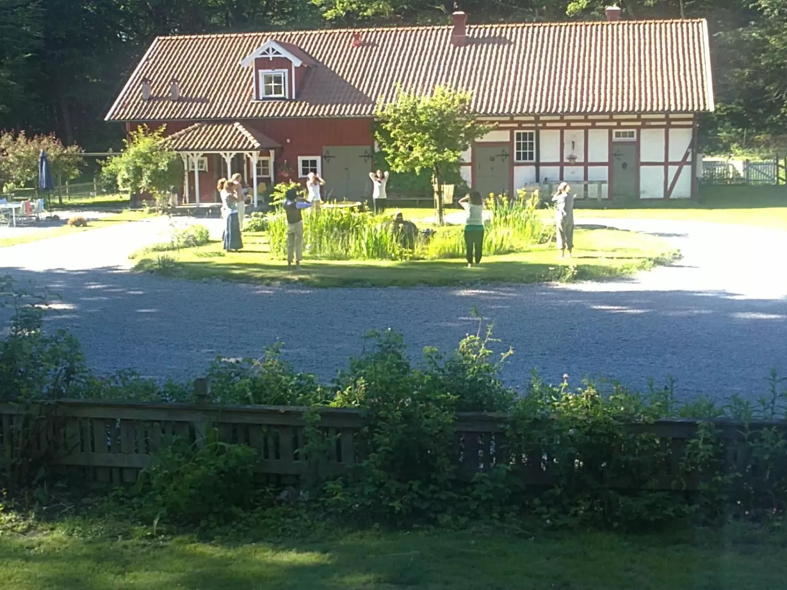 Mit Balkon, Terrasse und Garten