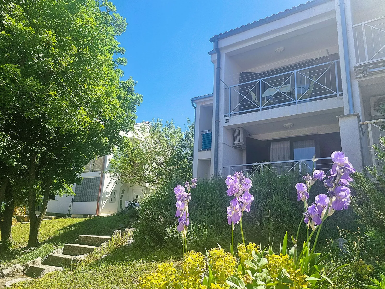 Wohnung auf zwei Etagen mit Terrasse und Balkon