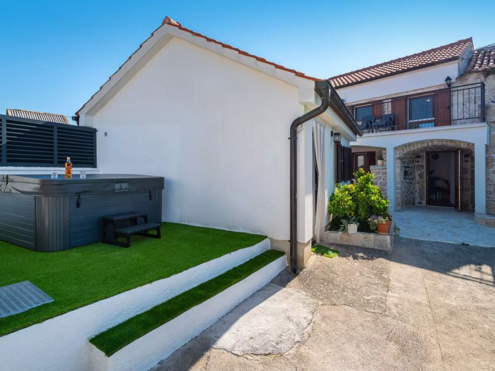 Mit Jacuzzi-TA Leut Agency