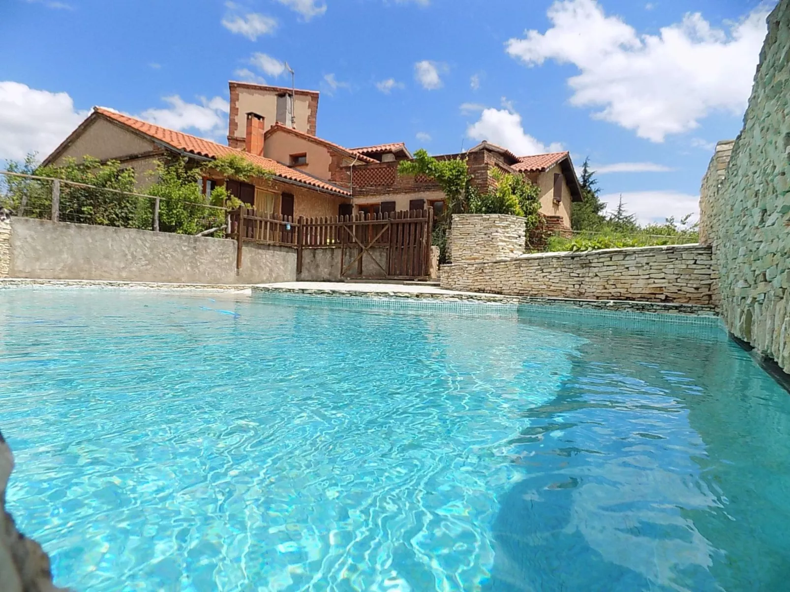 Die Unterkunft für zwei bis sechs Personen, Schwimmbad, Bouleplatz, Spa, Tennis