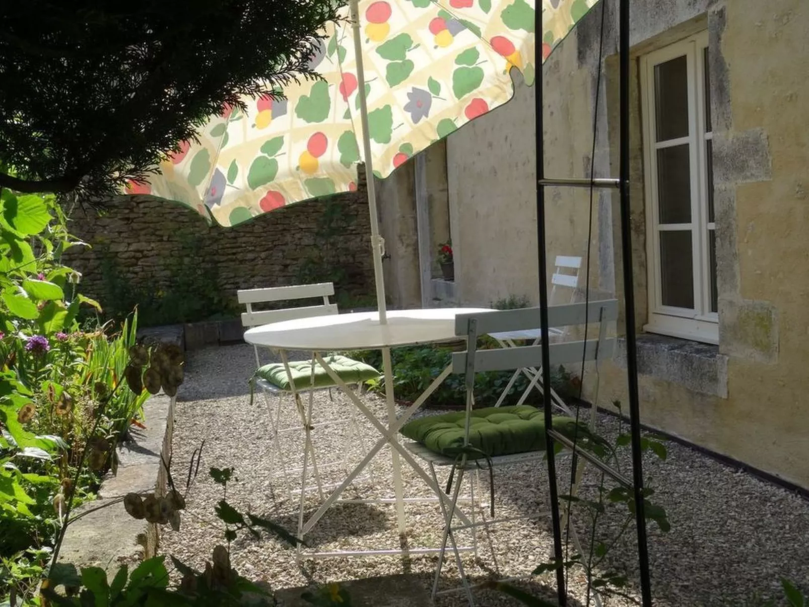 Bévau: Frankreich erleben mit Bio-Frühstück und täglichem Putz-Service