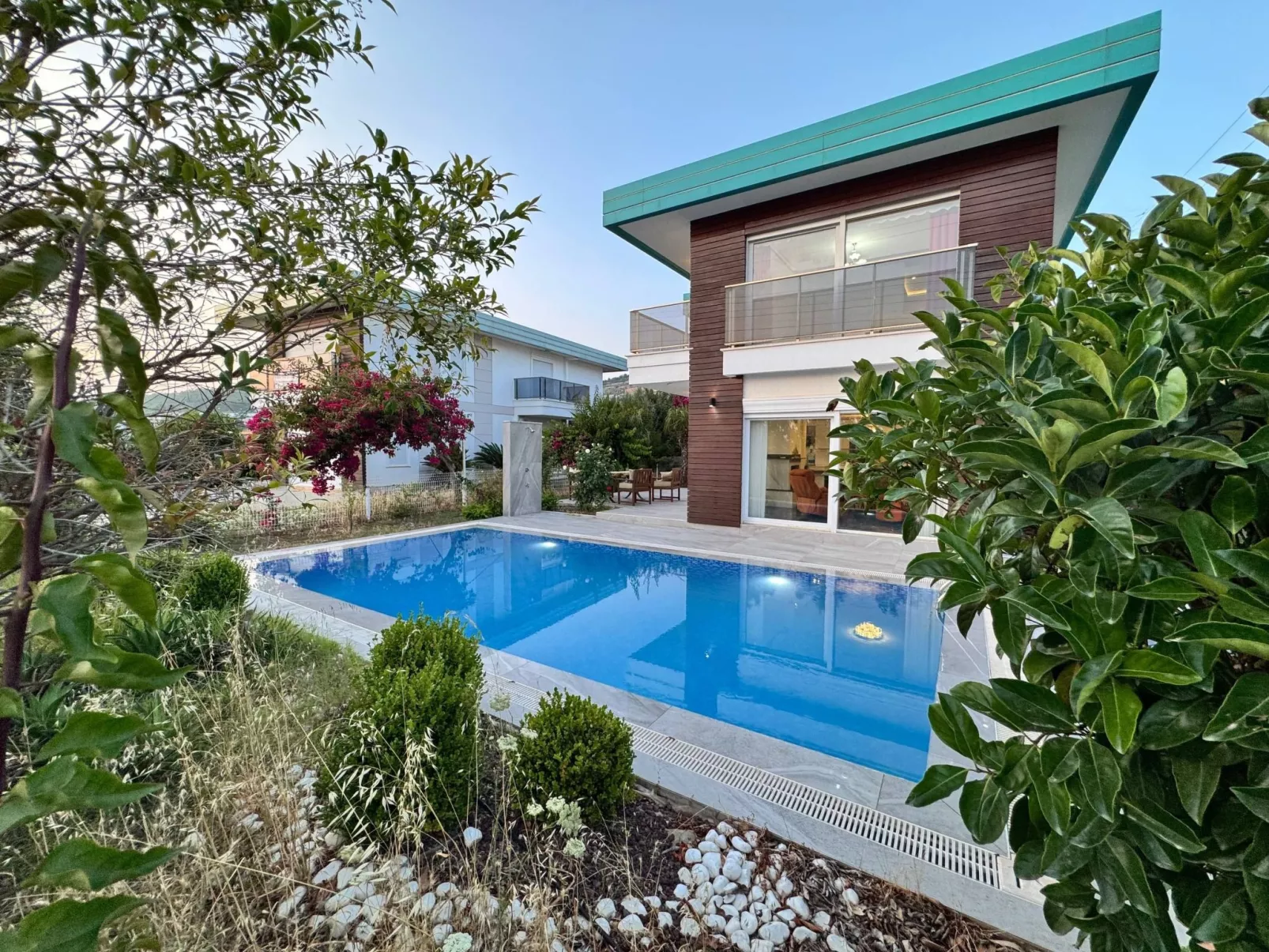 Genießen Sie Ihre sonnige Reise mit "NarVilla"