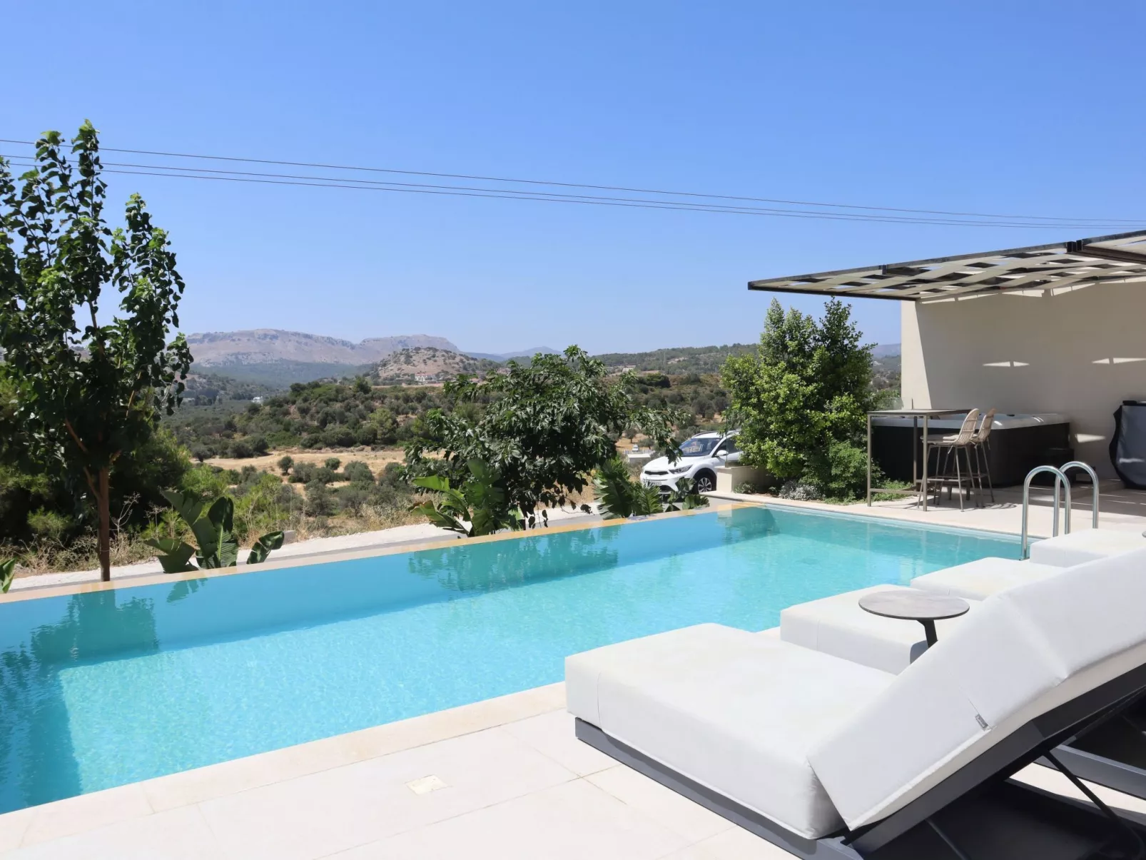 Trapezia Luxury Living -Garnet