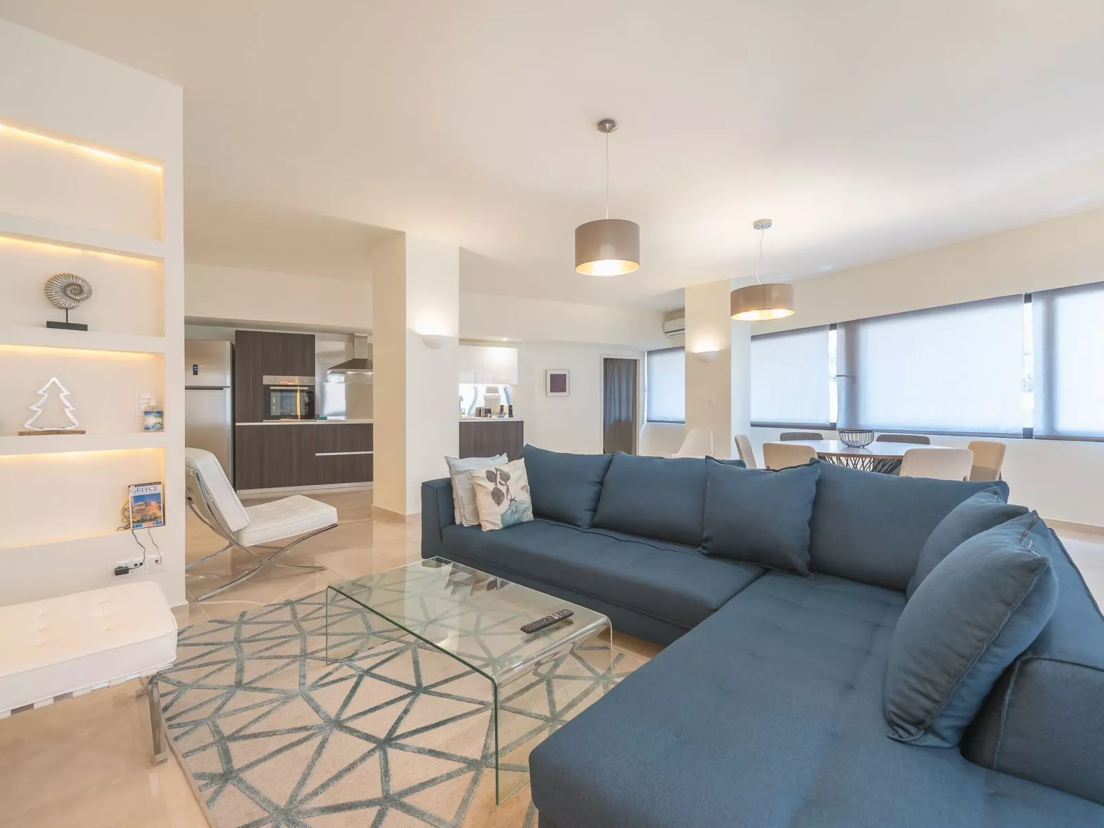 Stilvolle 2 Schlafzimmer, nur wenige Schritte von Fokionos Negri