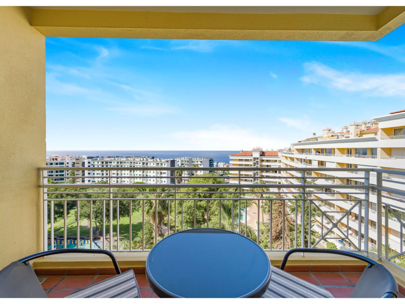 Tulipa Apartment Top