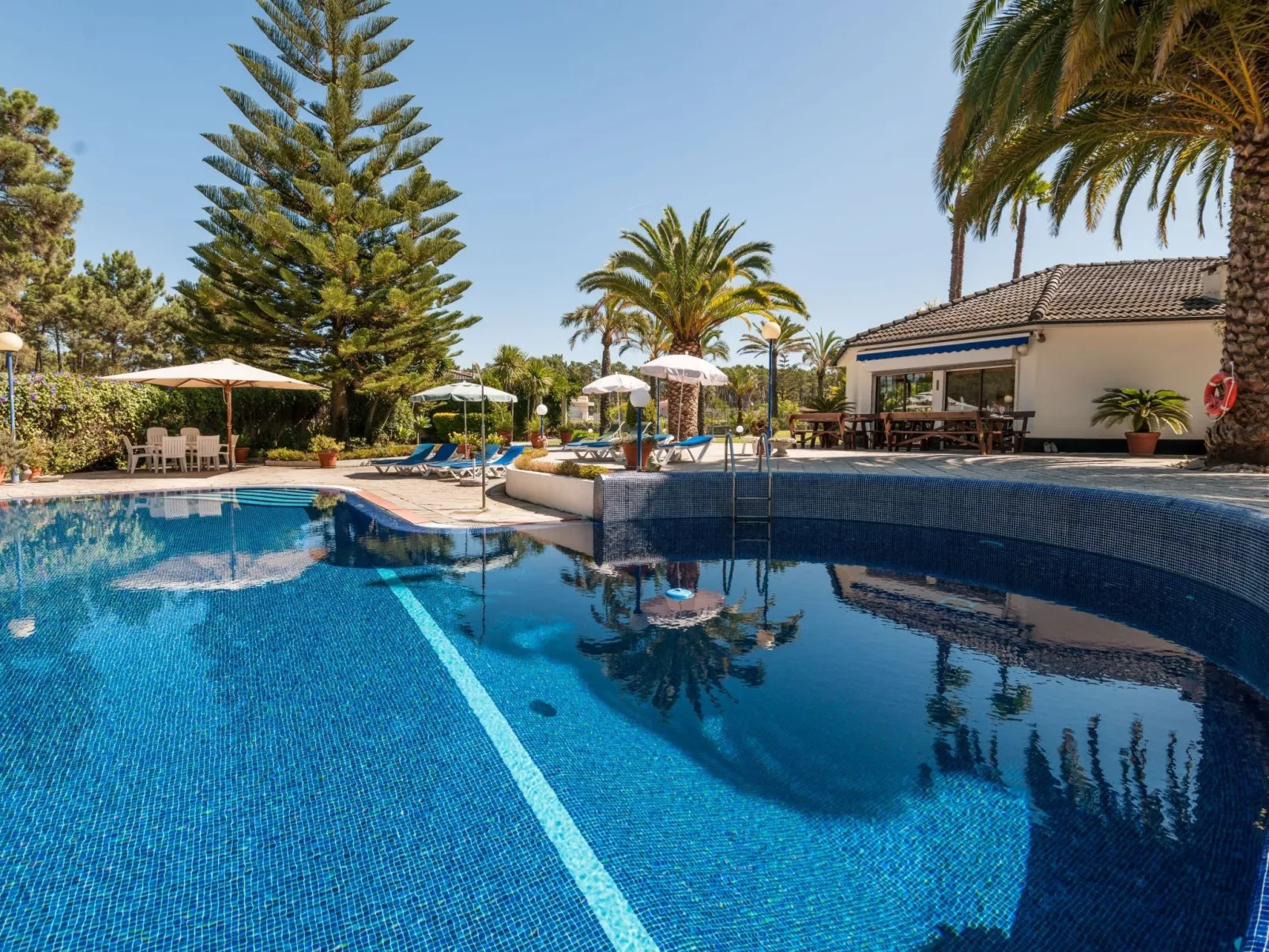 Villa das Palmeiras mit großem Schwimmbad