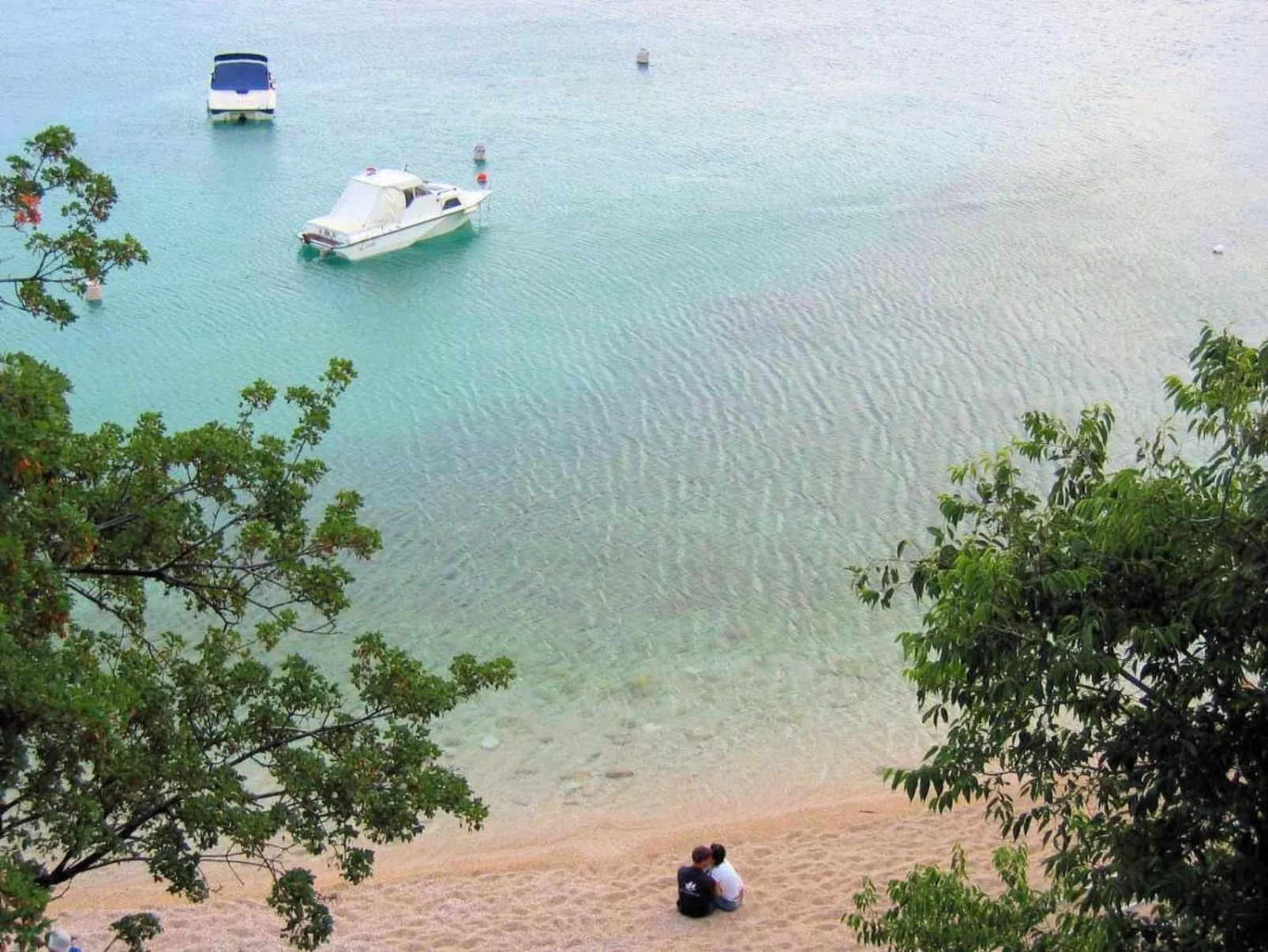 Am schönen Kieselstrand.