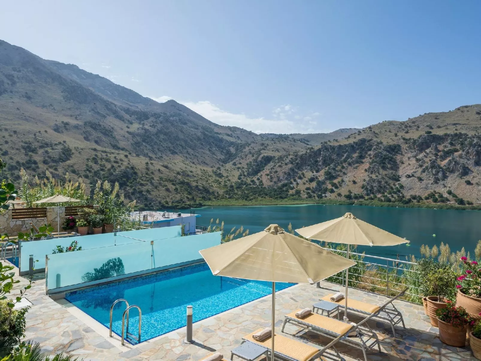 Wunderschöne Villa mit Seeblick und Pool in der Nähe von Restaurants