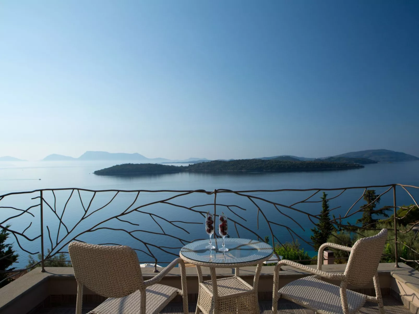 Für 6 Personen und 1 Kind in Perigiali