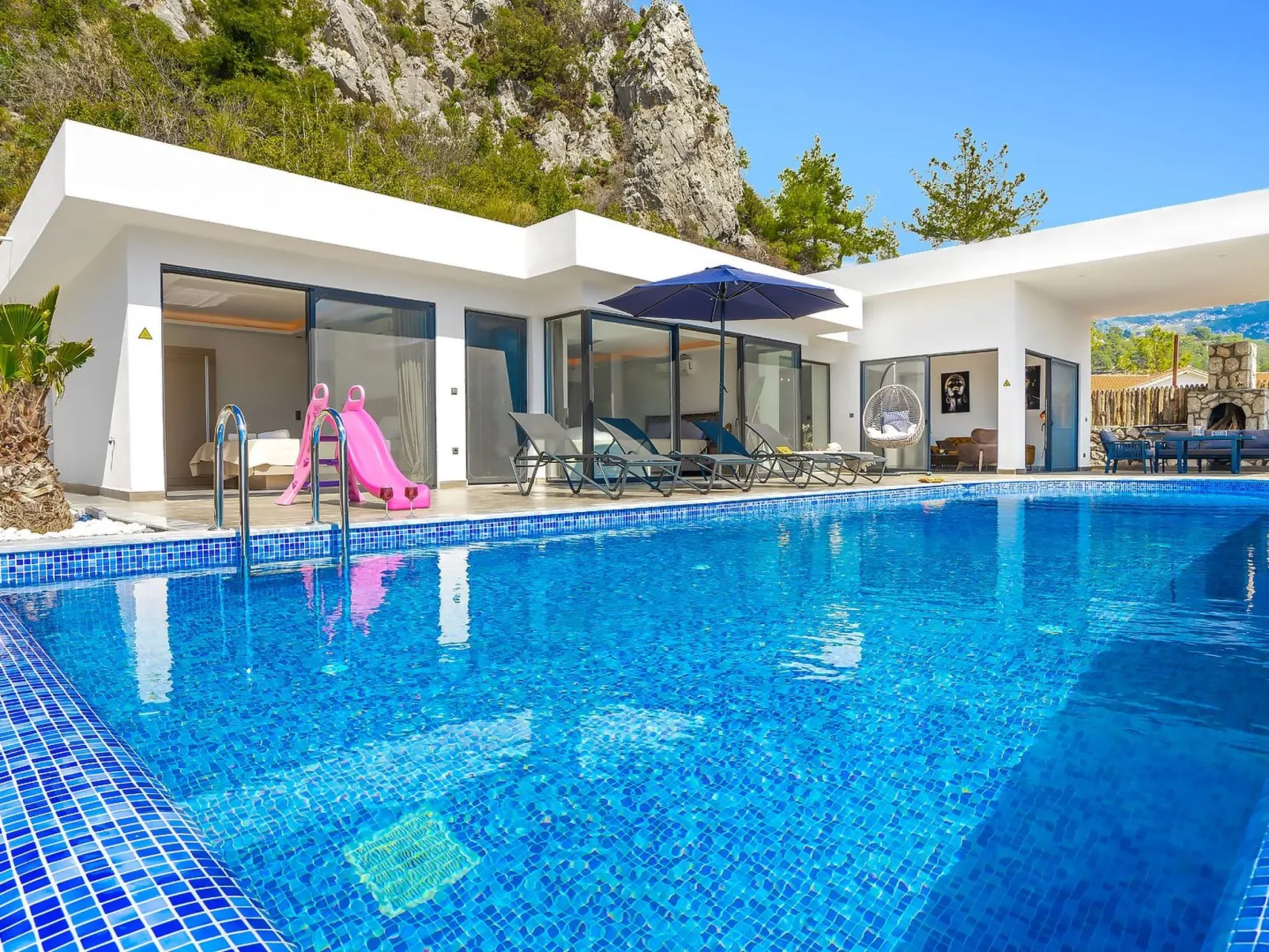 Schöne Villa mit Pool, Blick auf Meer und Tal