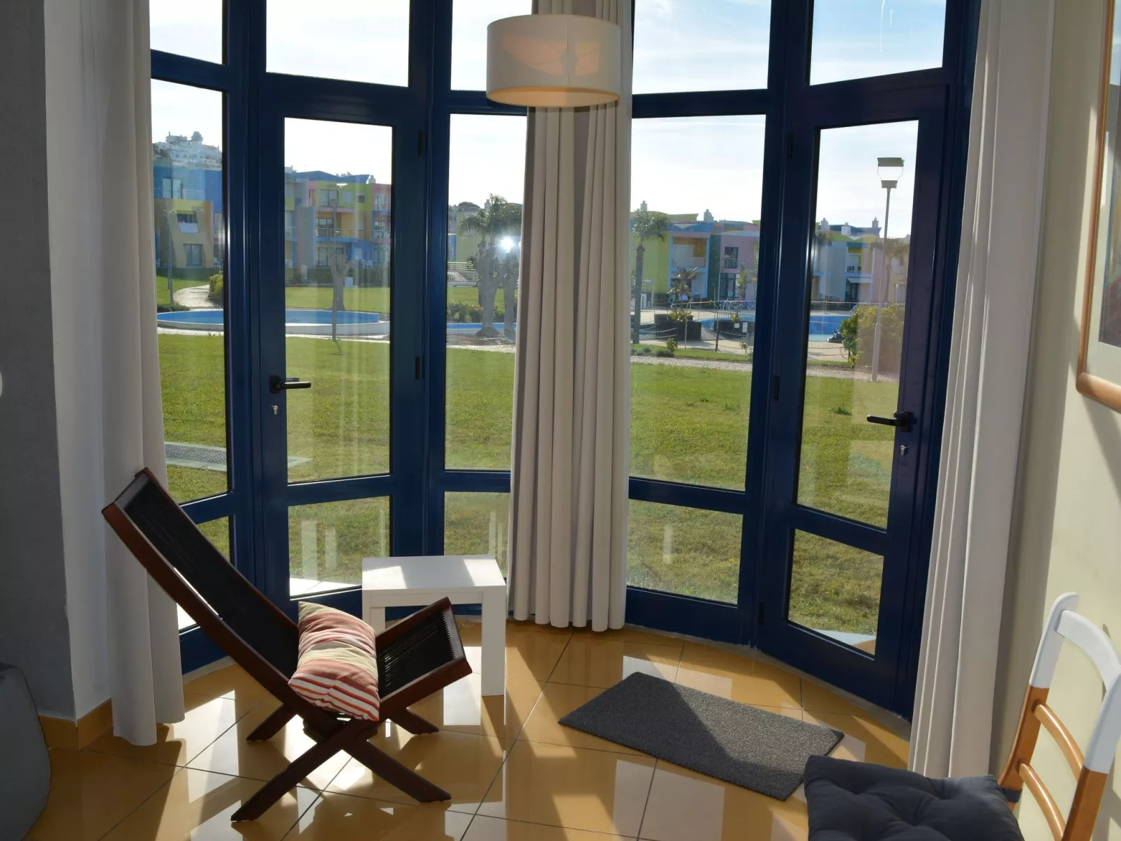 Zwei-Bett-Apartment mit großem Pool