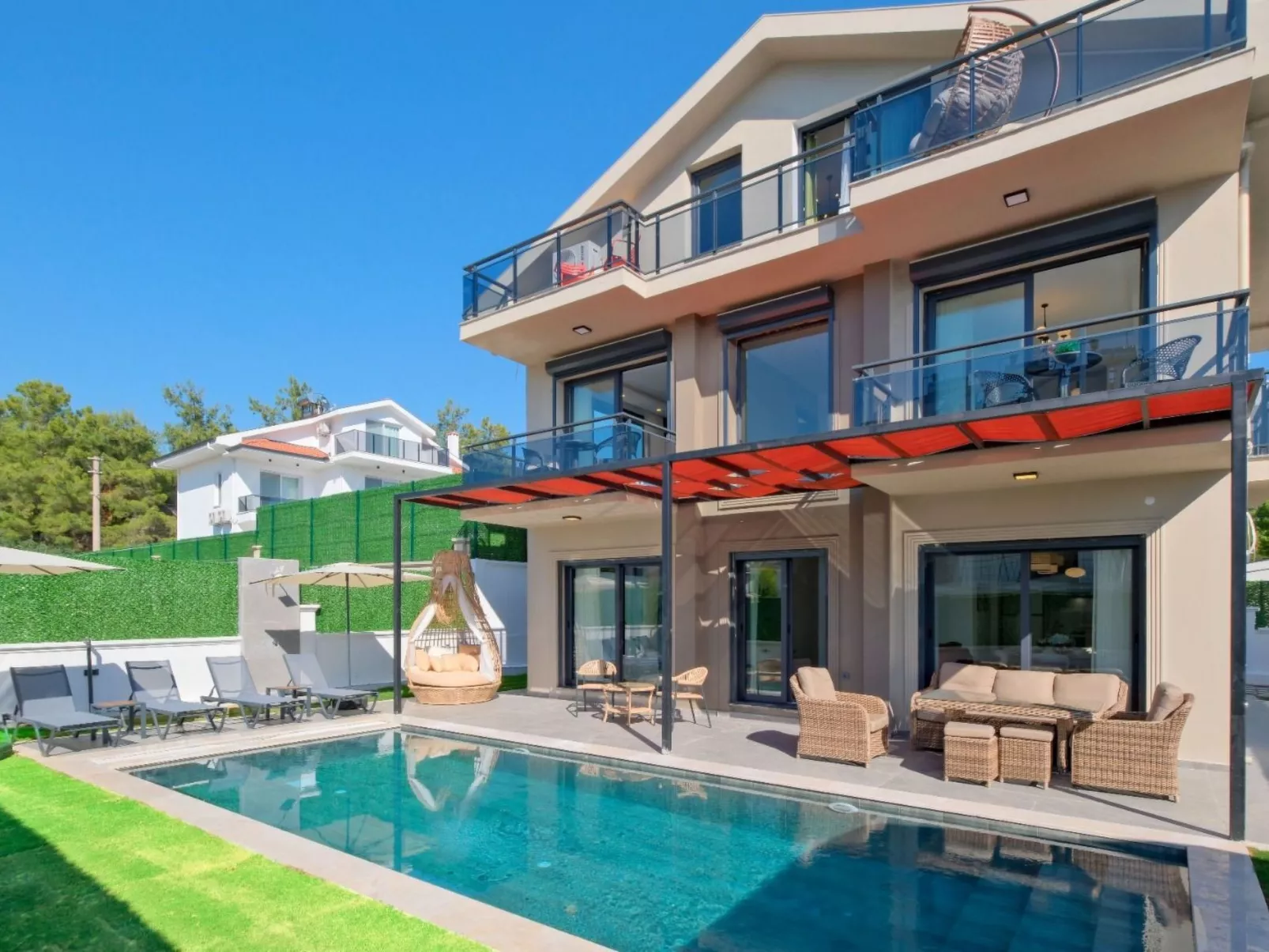 Große Villa in Fethiye Ausserhalb im grünen